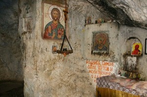 Пещера, где подвизался Апостол Симон